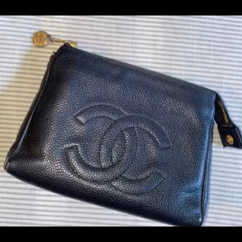 SOLD Authentic Chanel Makeup pouch - black leather - Picture 8 of 8